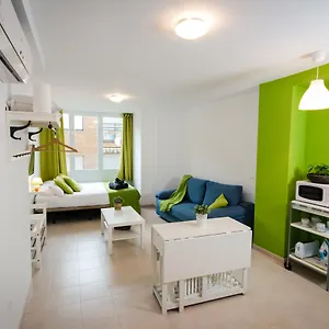https://holidays2malaga-studios-juan-de-mena.1costadelsol.com
